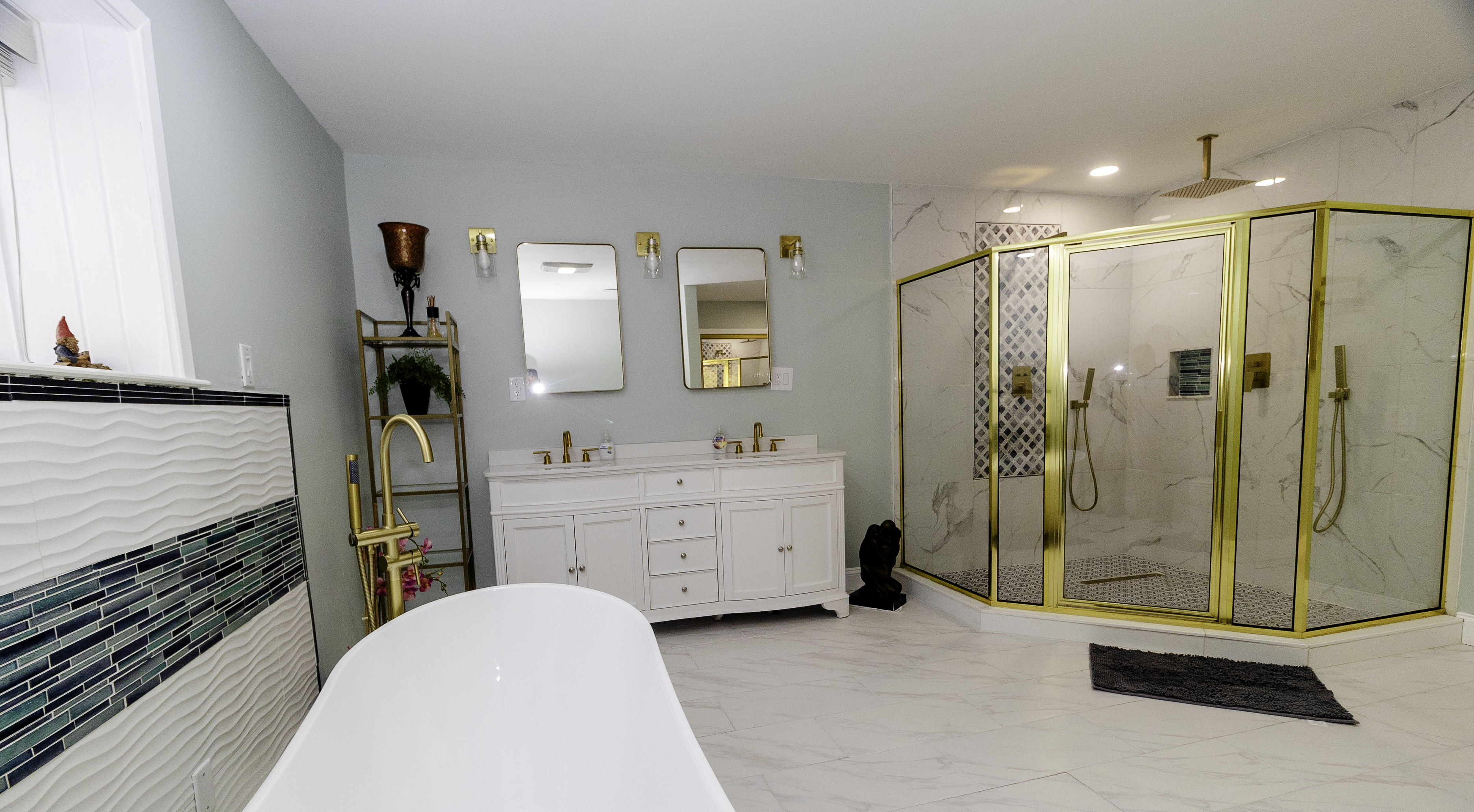 8.1.1.2 - King Master Bathroom, main floor.
